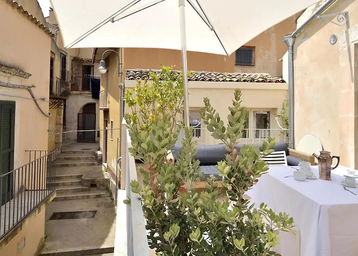 Domus Sbircio *