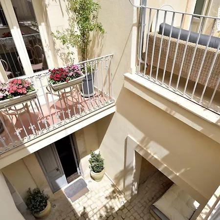 Domus Sbircio Apartment *