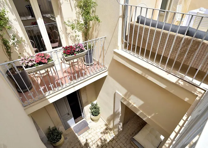 Domus Sbircio 公寓 *